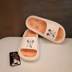 Women's Disney Minnie Mouse Slide Sandals - Cream Size 8